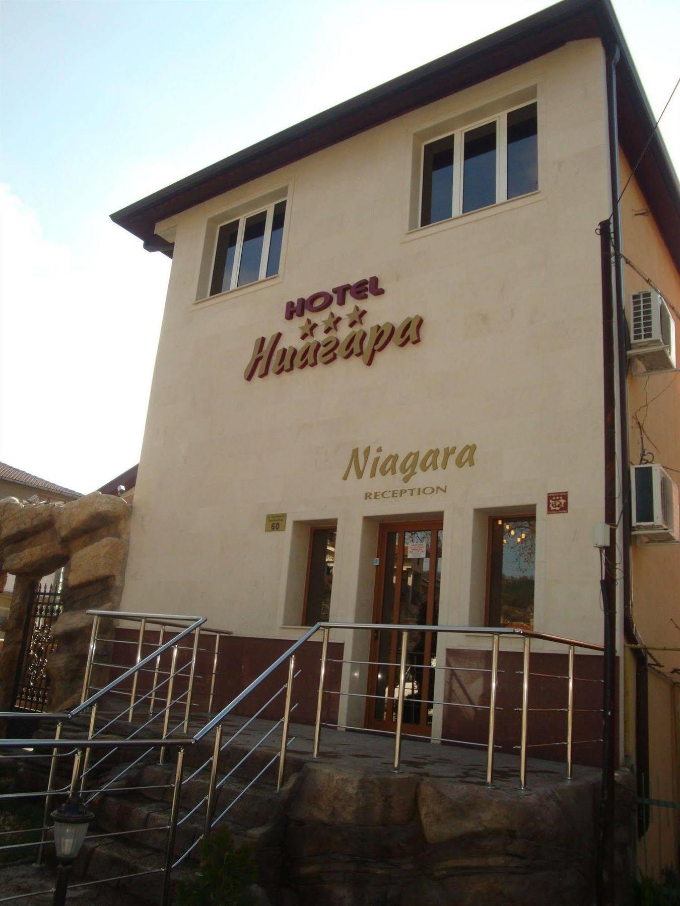 Family Hotel Niagara Warna Exterior foto