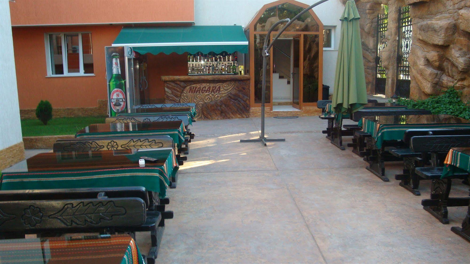 Family Hotel Niagara Warna Exterior foto