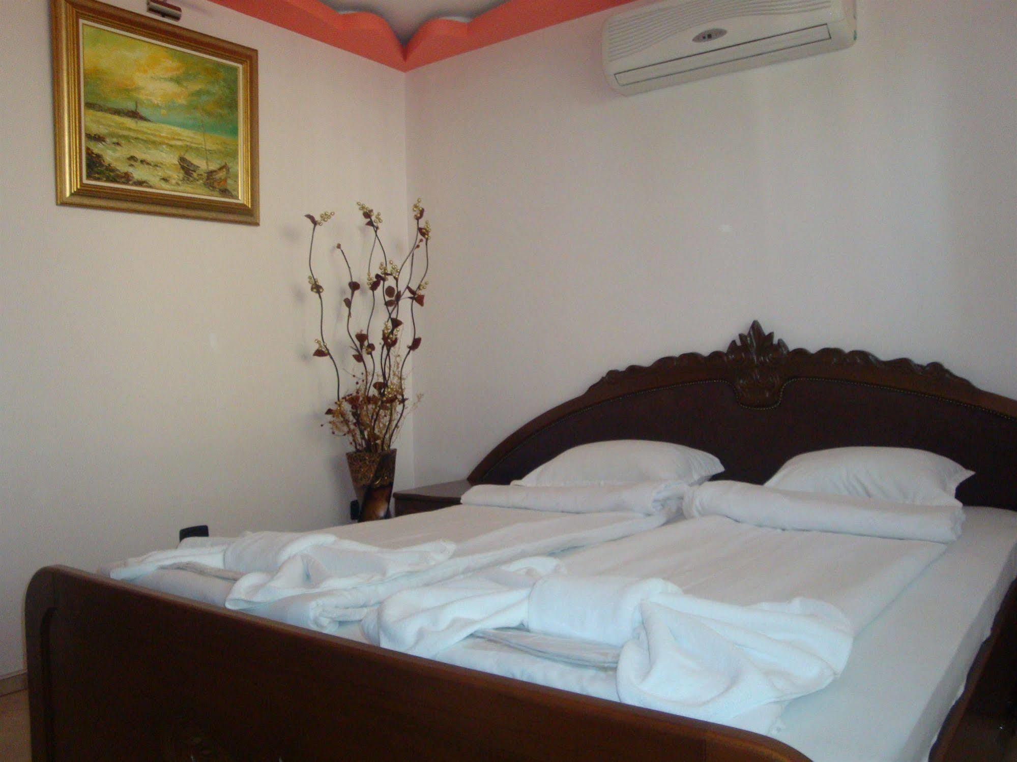 Family Hotel Niagara Warna Exterior foto